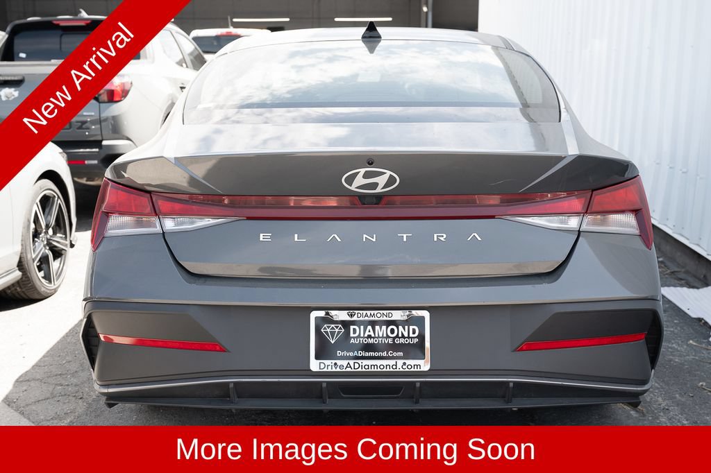 Used 2024 Hyundai Elantra SEL FWD image 4