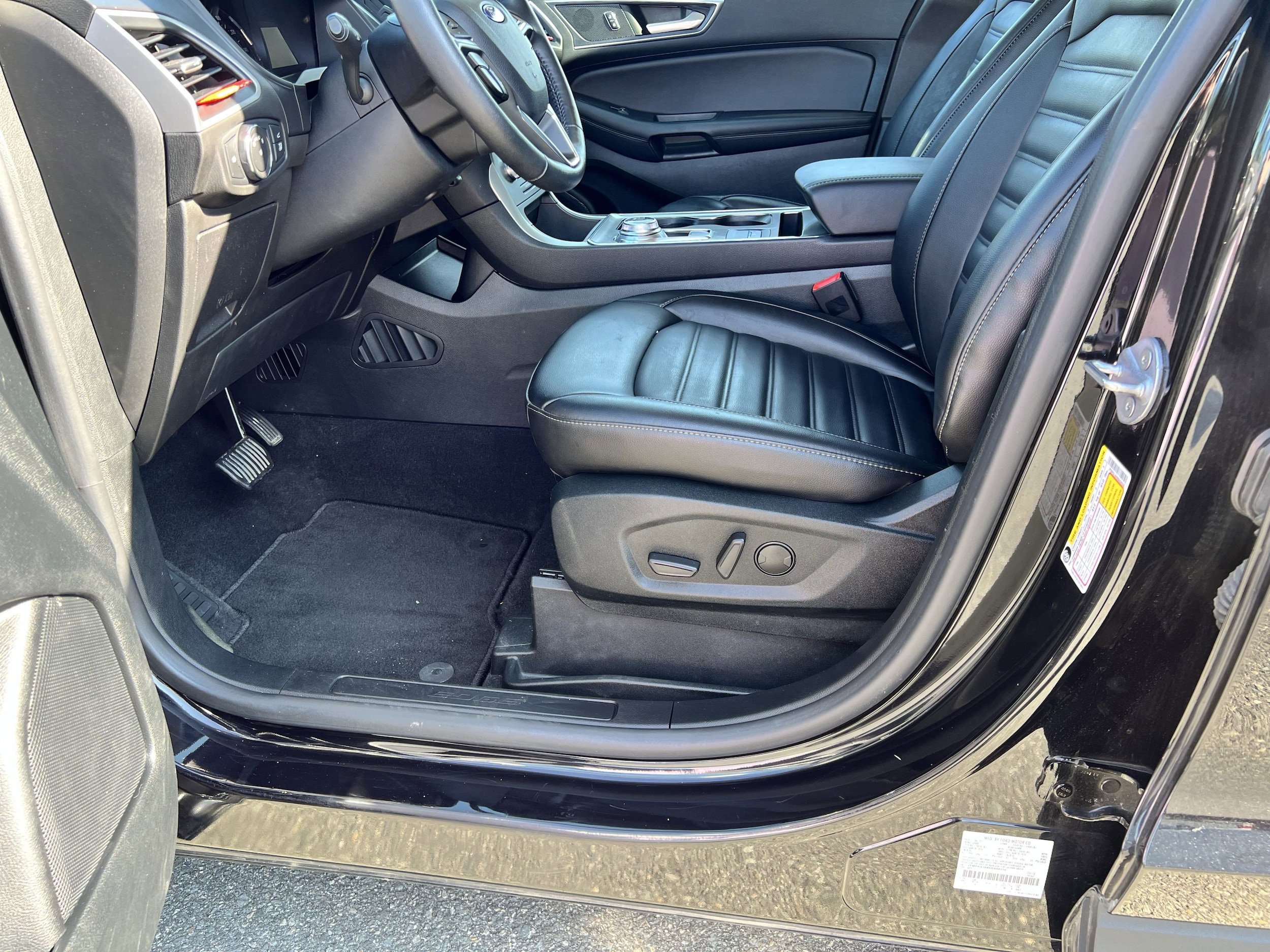 Used 2022 Ford Edge SEL w/ Convenience Package image 9