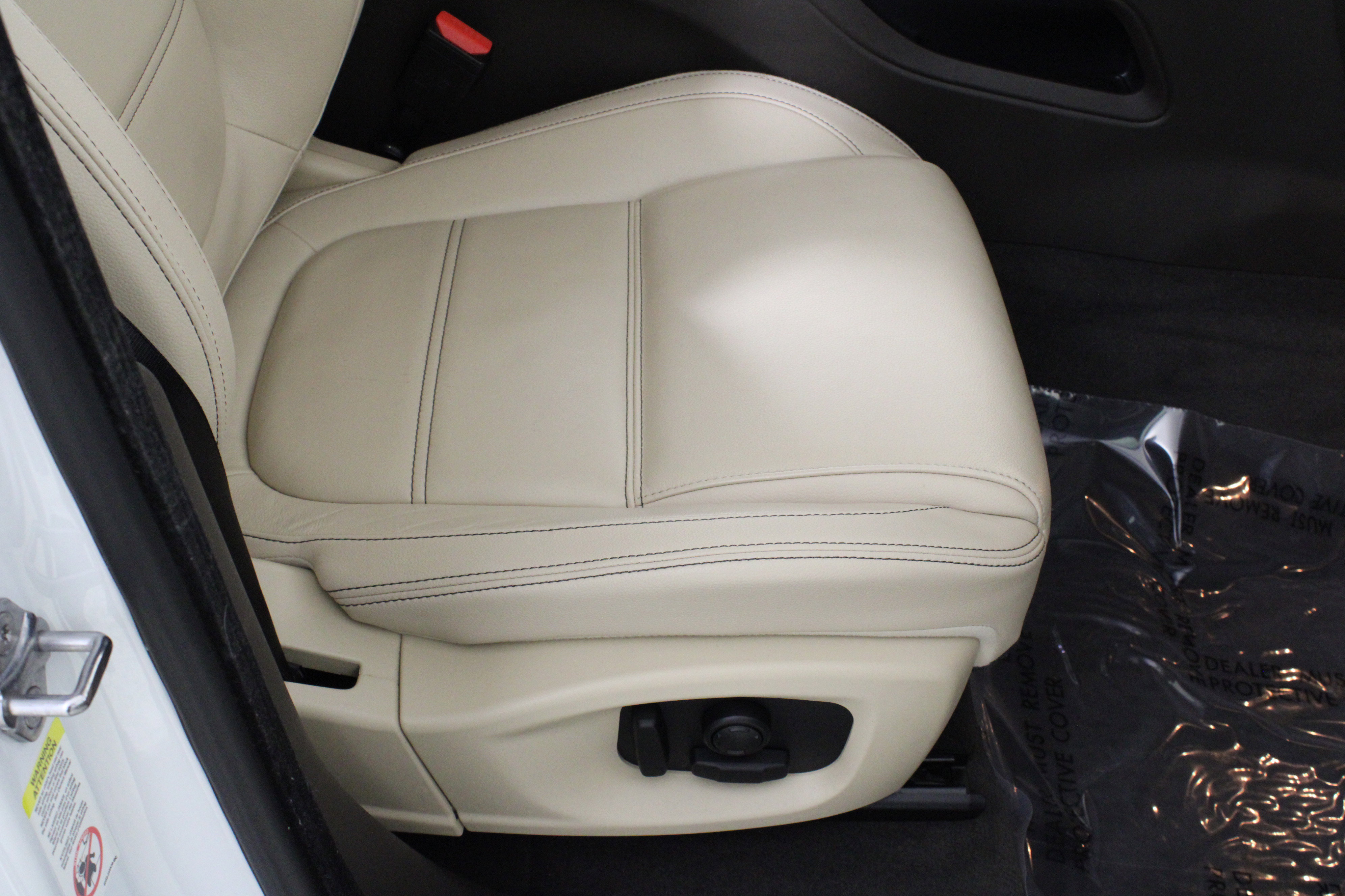 Used 2017 Jaguar F-PACE Prestige image 18