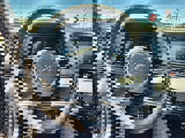 Used 2025 Hyundai Elantra Sport image 17