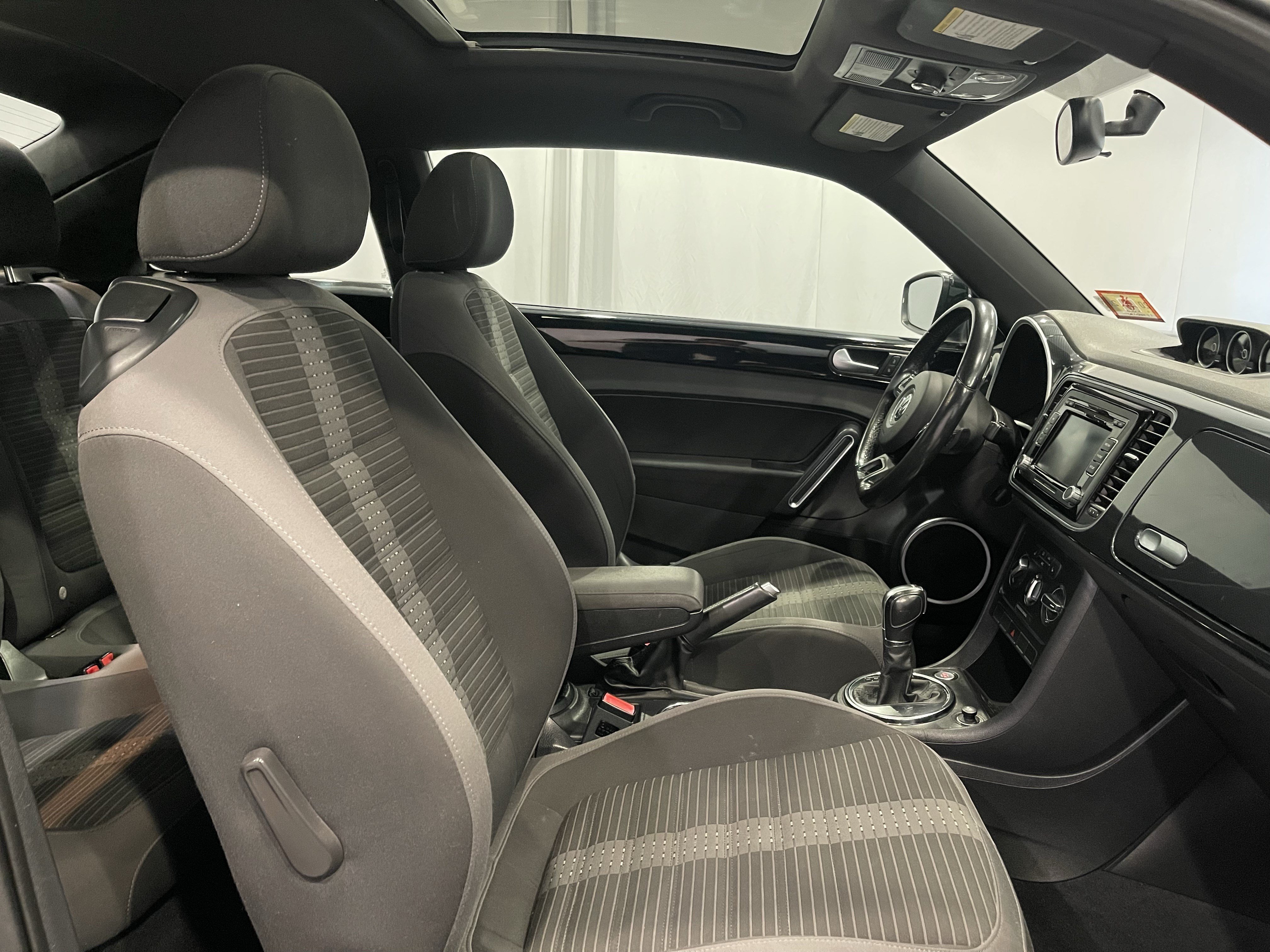 Used 2013 Volkswagen Beetle 2.0T FWD image 15