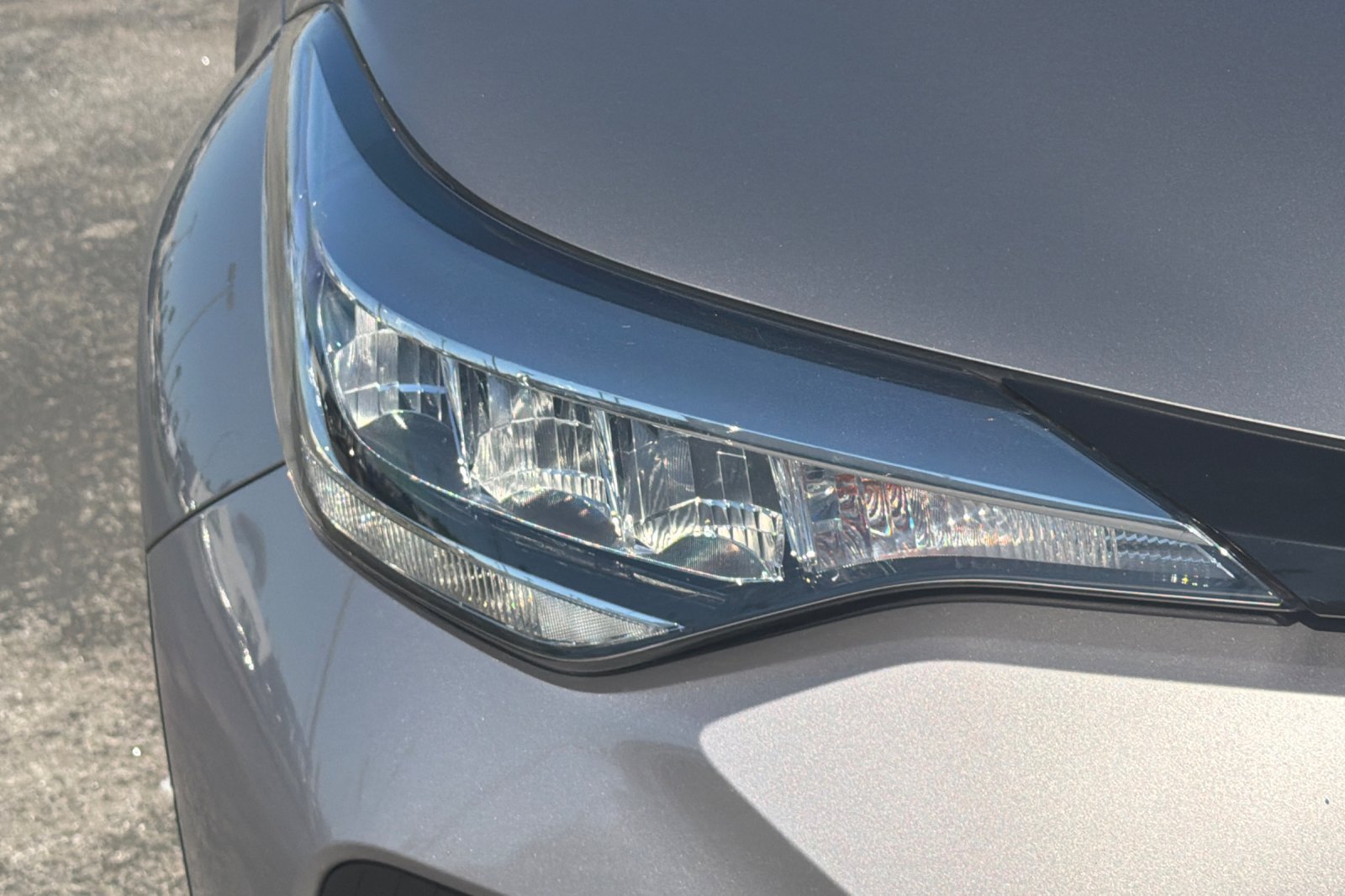 Used 2020 Toyota C-HR XLE FWD image 37