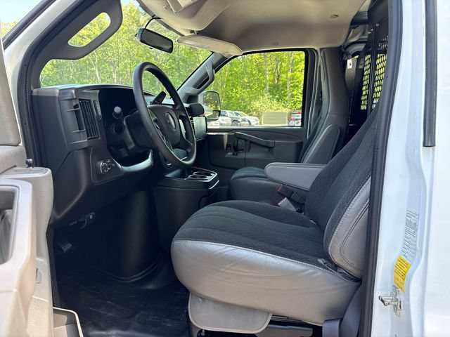 Certified 2025 GMC Savana 2500 w/ Driver Convenience Package RWD image 22
