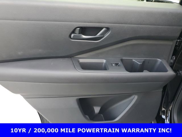 Used 2025 Nissan Pathfinder SV image 27