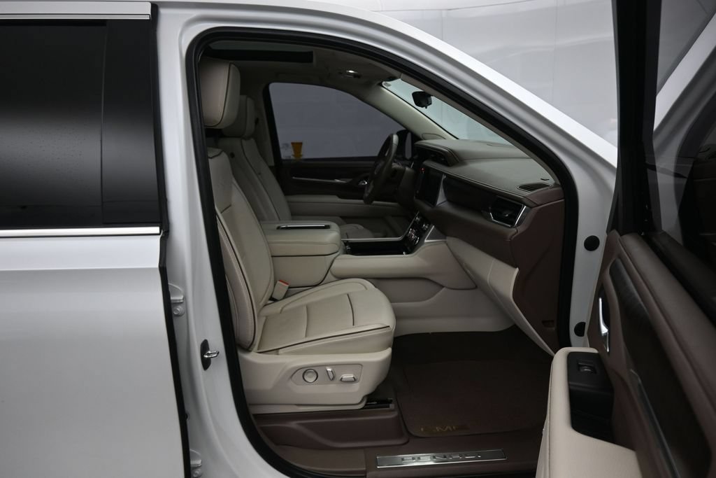 Used 2023 GMC Yukon XL Denali w/ Denali Reserve Package AWD/4WD image 62