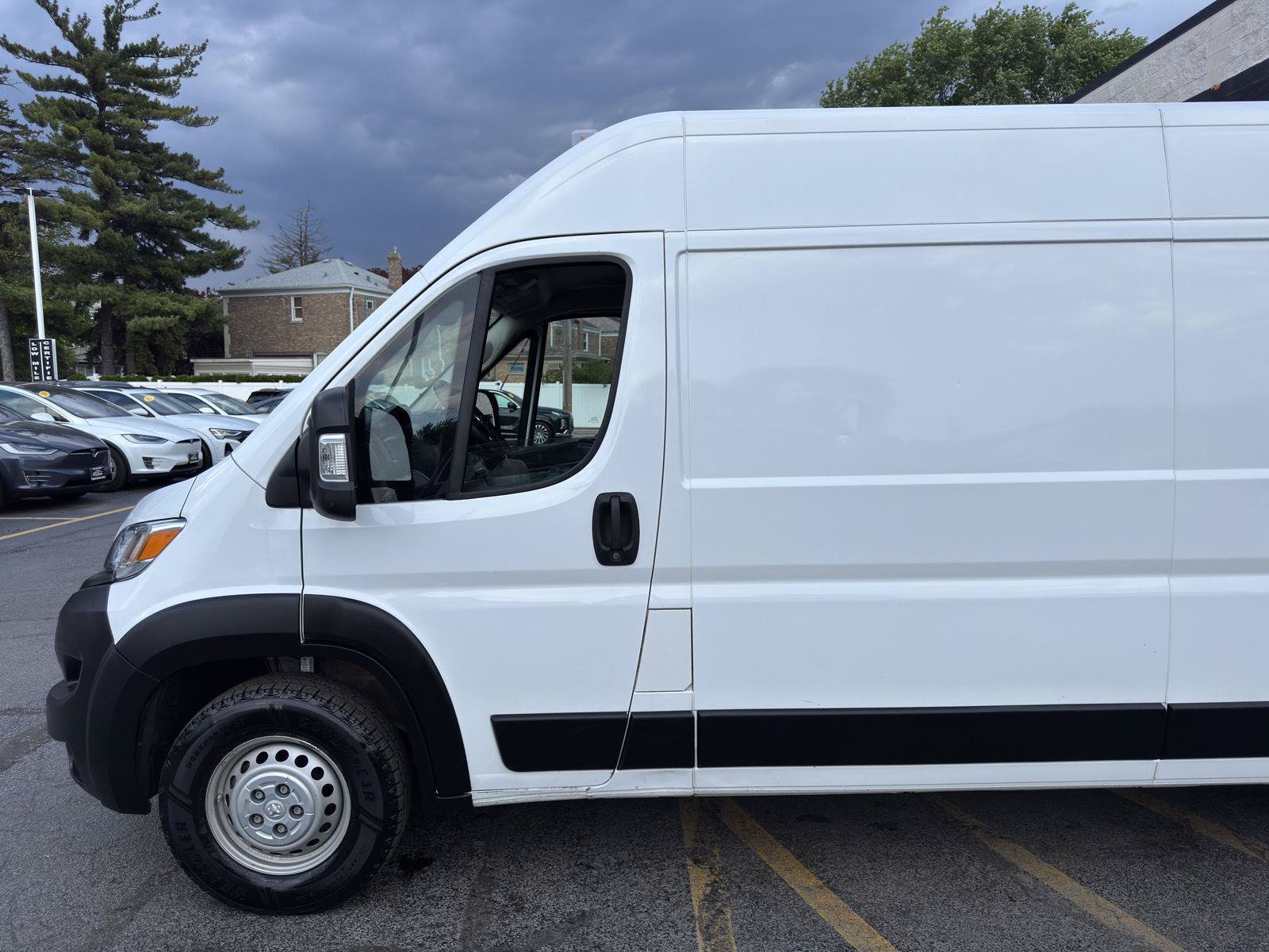 Used 2025 RAM ProMaster 2500 w/ Convenience Group FWD image 2