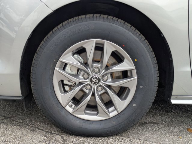 Used 2023 Toyota Sienna LE image 23