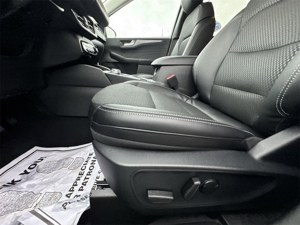 New 2026 Ford Escape SE image 12