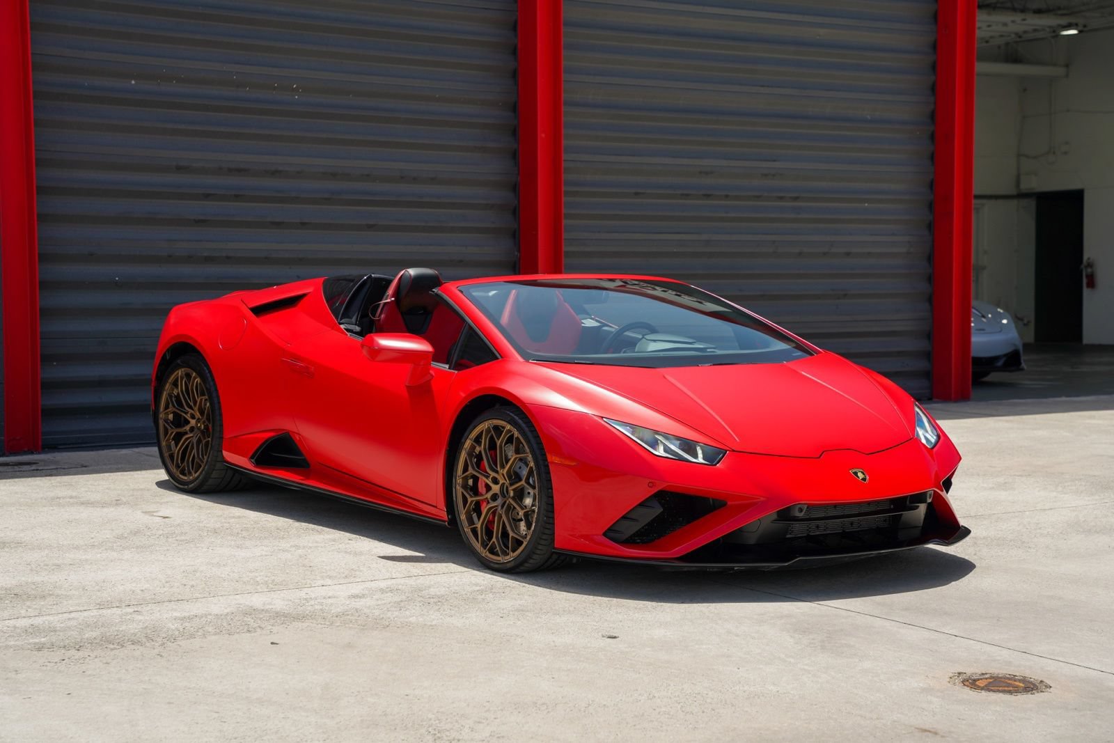 Used 2022 Lamborghini Huracan EVO RWD image 3