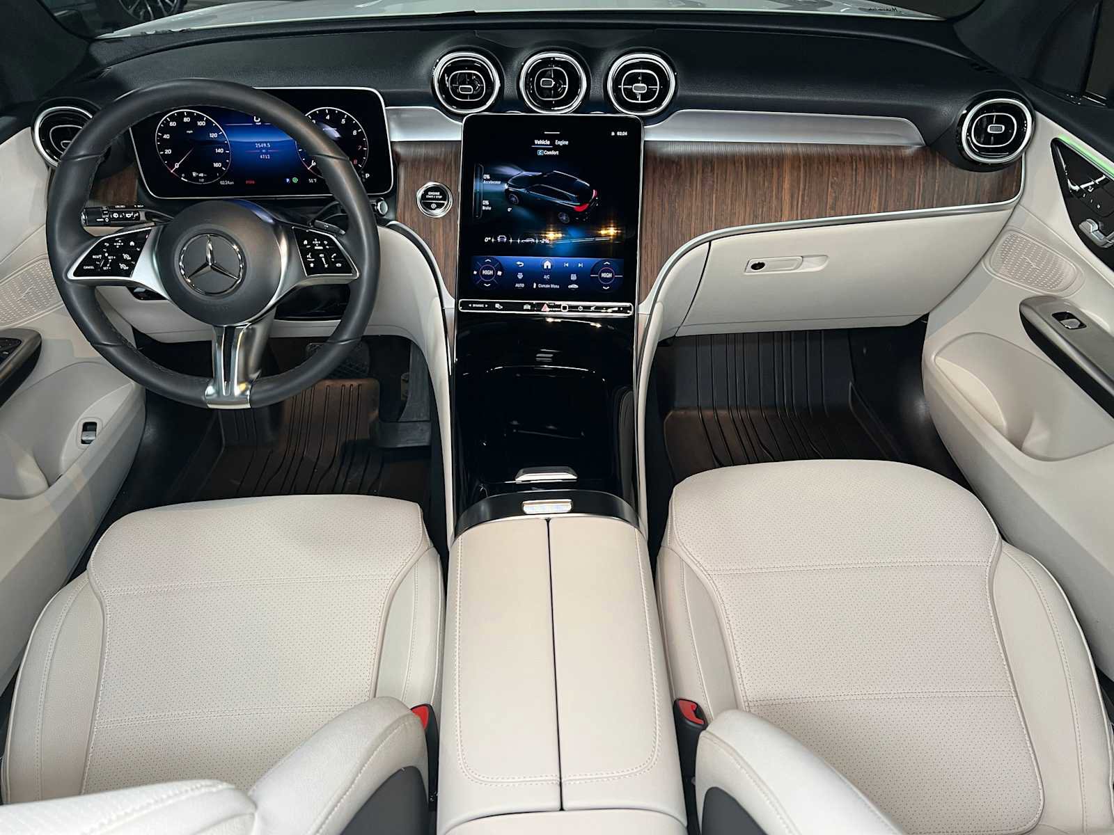 Certified 2025 Mercedes-Benz GLC 300 4MATIC image 40