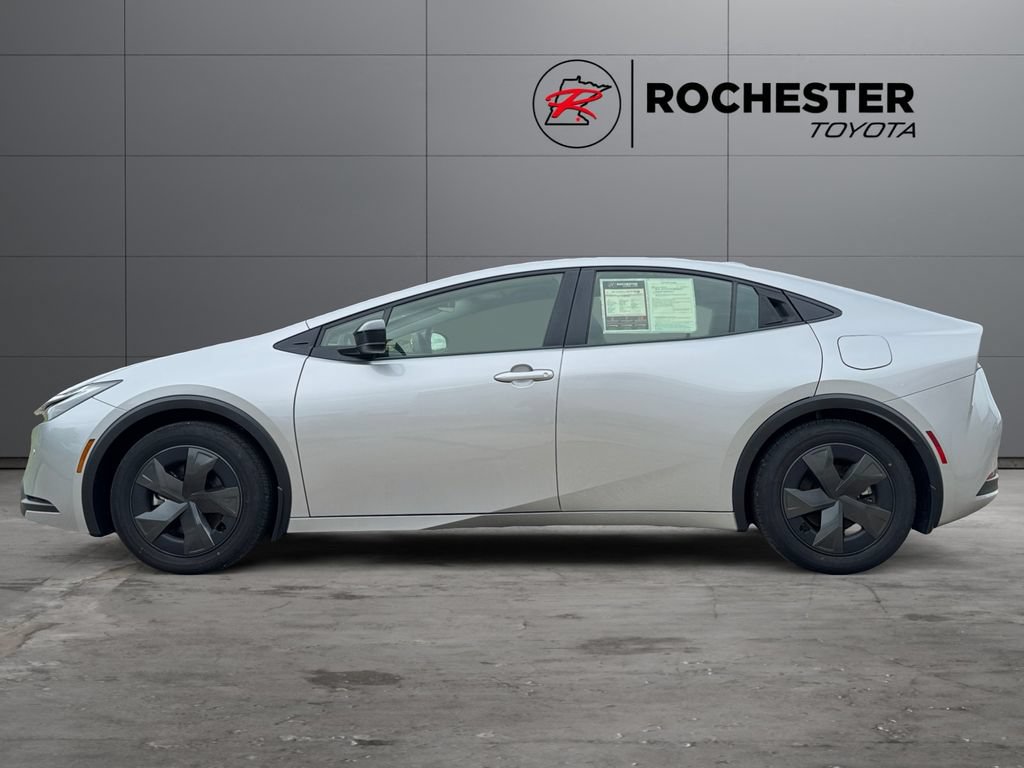 Used 2024 Toyota Prius Prime FWD image 2