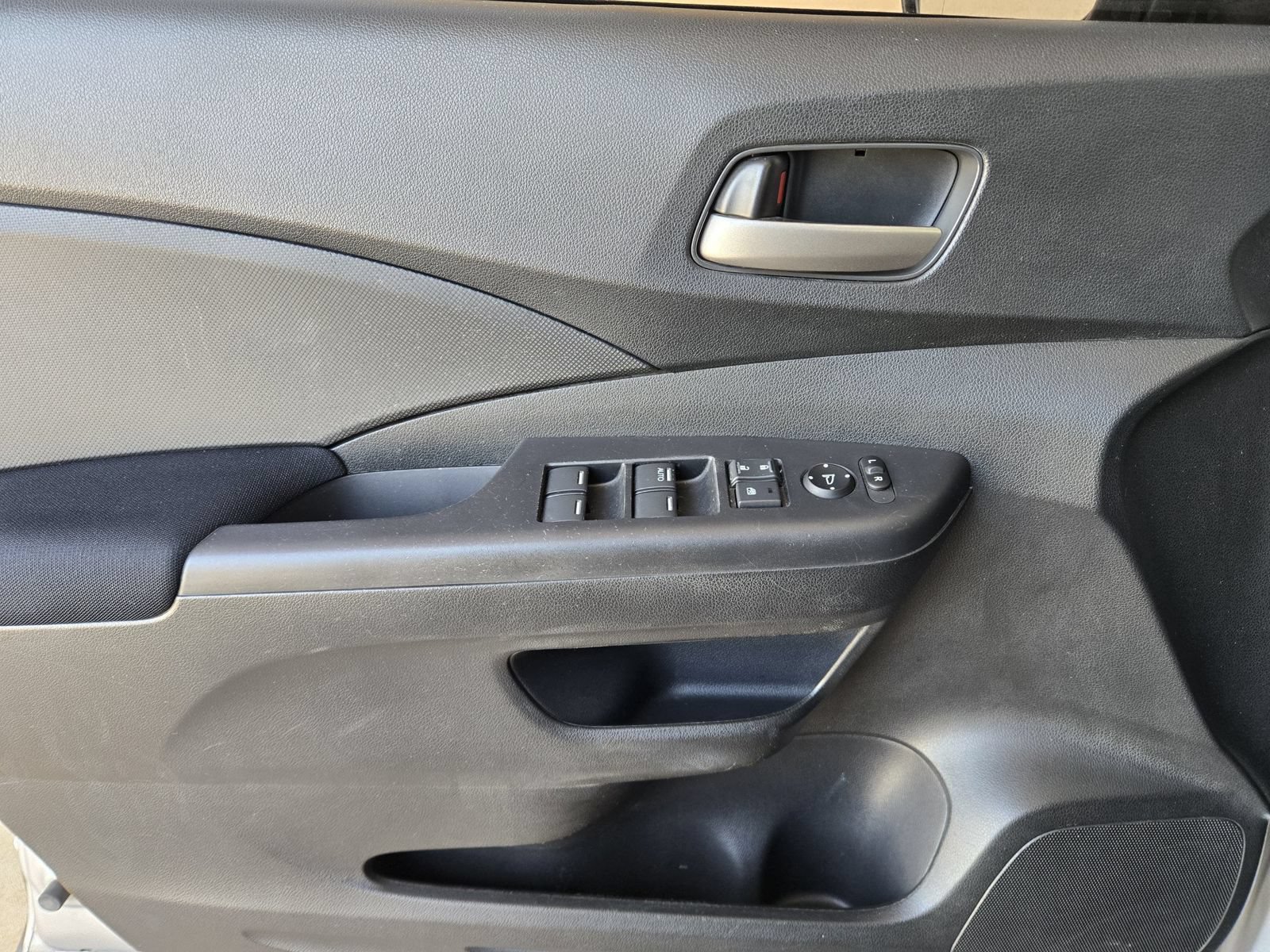 Used 2015 Honda CR-V LX image 21