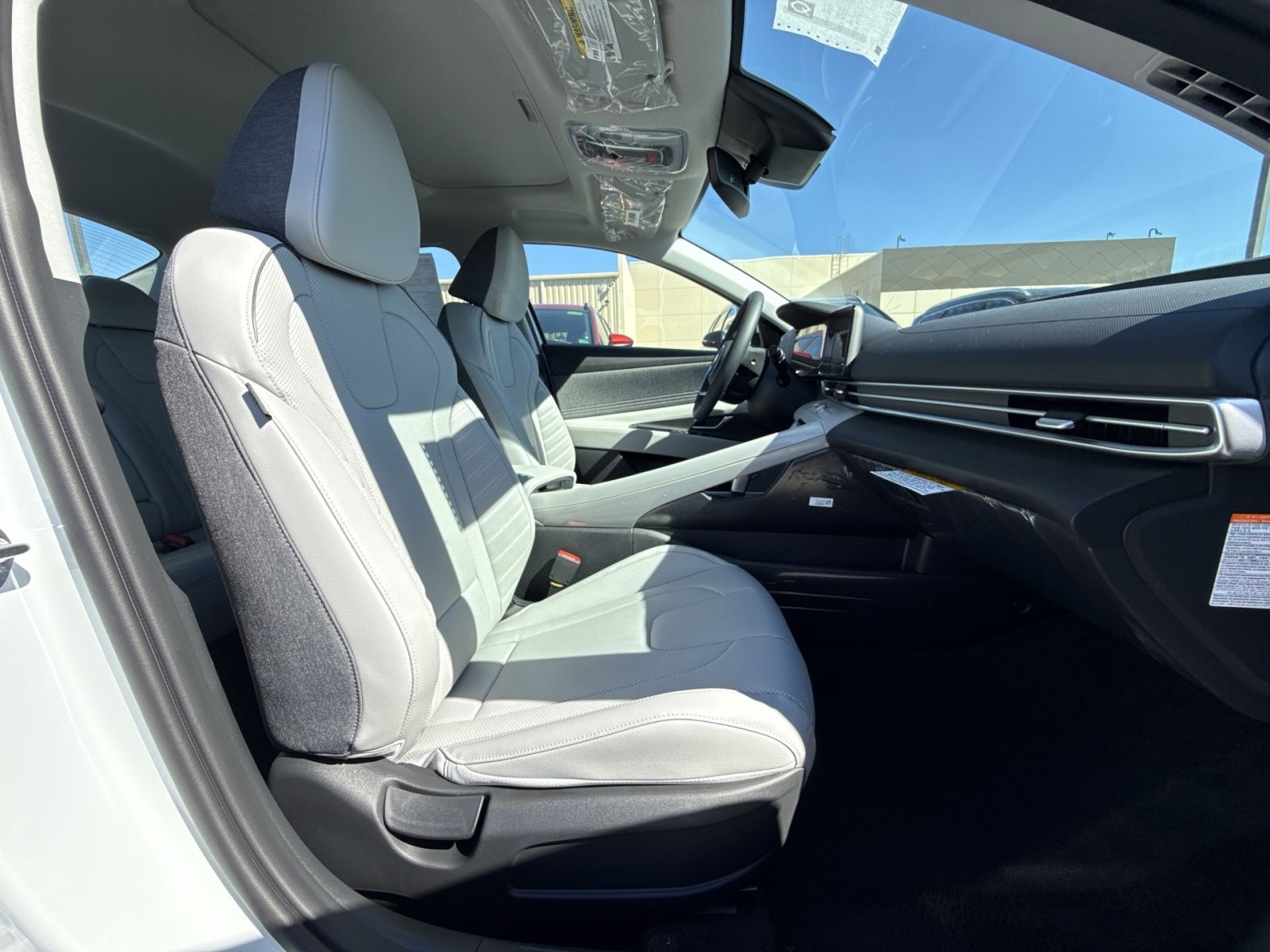 New 2026 Hyundai Elantra Limited image 27