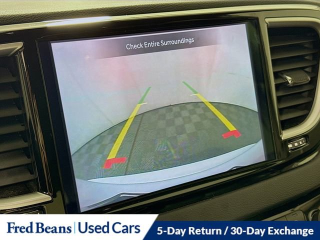 Used 2023 Chrysler Pacifica Touring-L FWD image 14