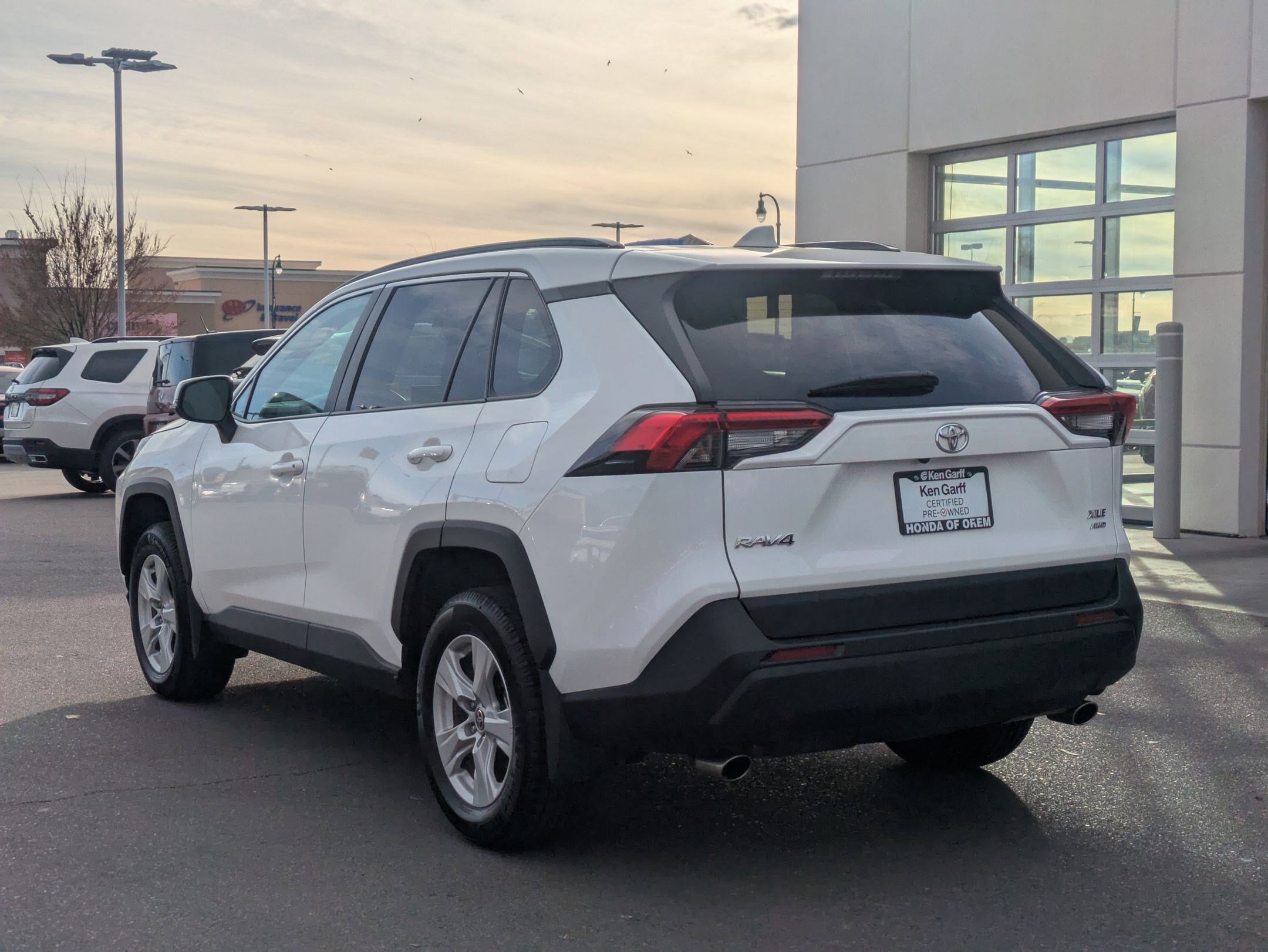 Used 2021 Toyota RAV4 XLE w/ Carpet Mat Package (TMS) image 9