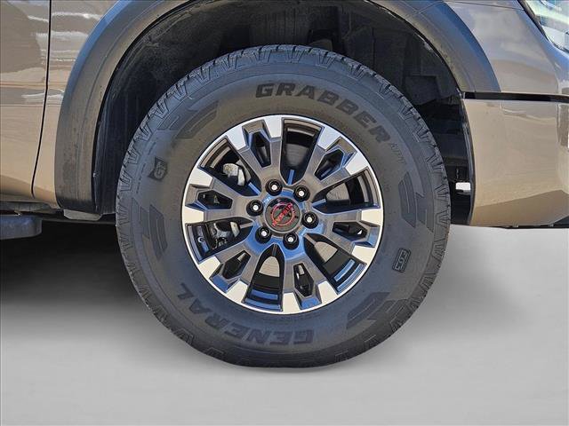 Used 2023 Nissan Titan PRO-4X w/ Pro-4x Convenience Package AWD/4WD image 21