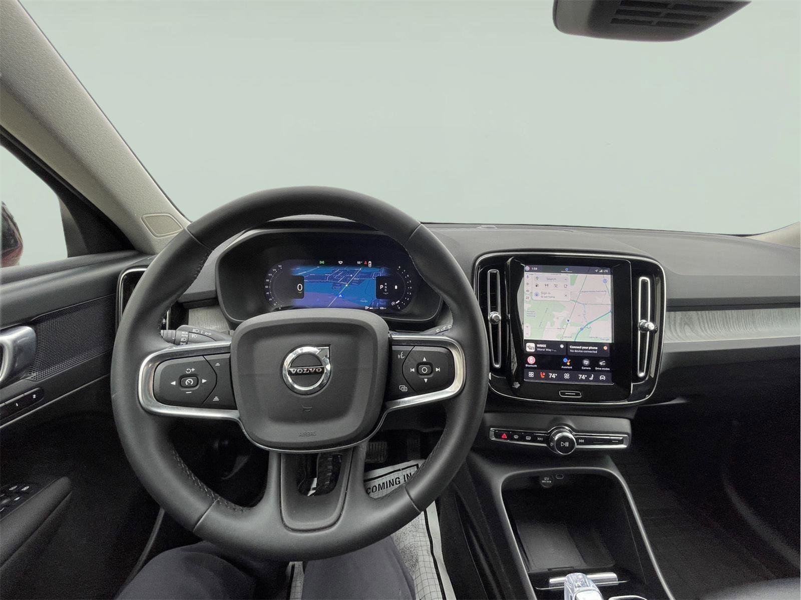 Used 2024 Volvo XC40 B5 Plus w/ Climate Package image 25