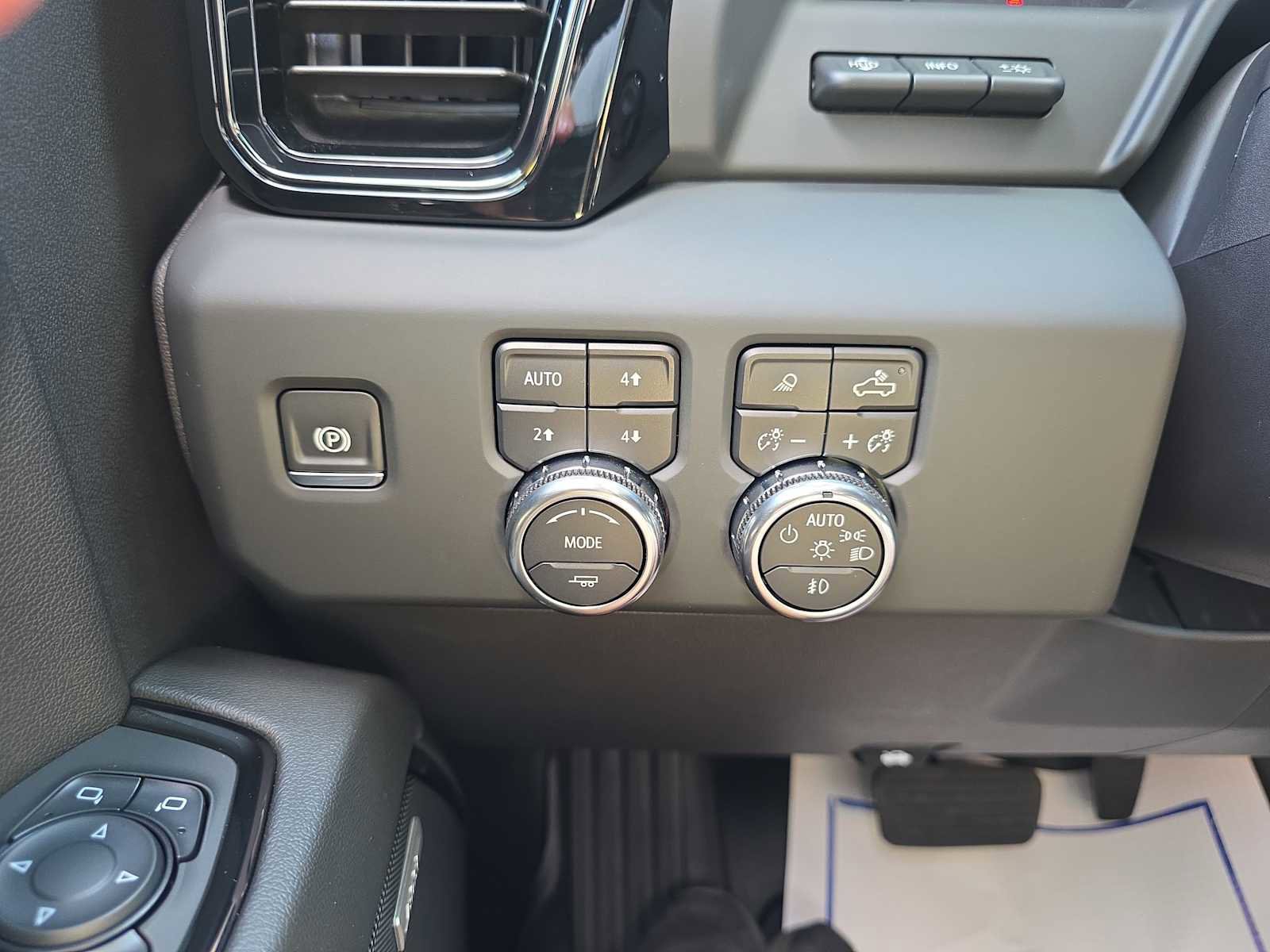 Used 2024 GMC Sierra 1500 AT4 w/ Technology Package image 20