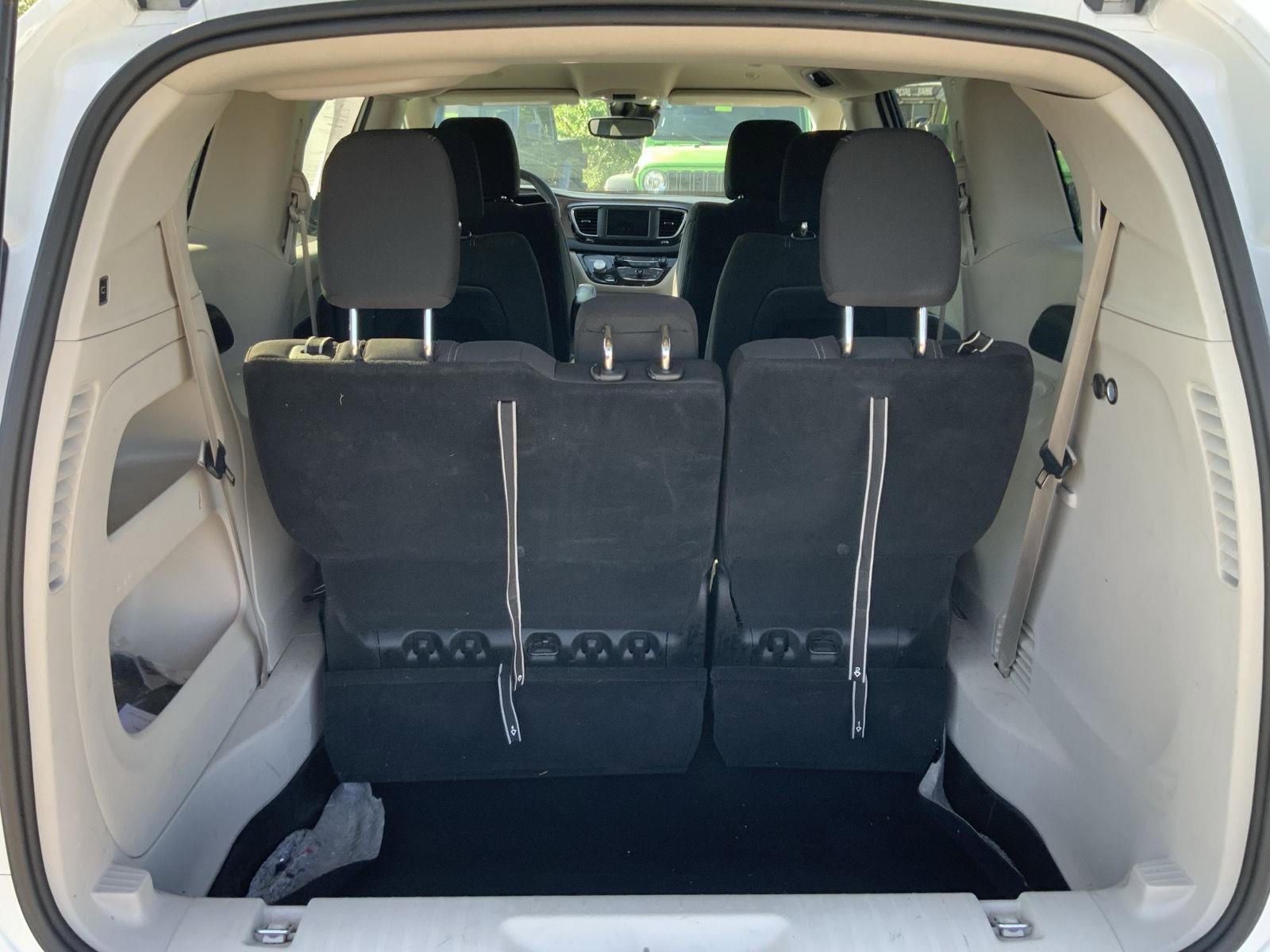 Used 2023 Chrysler Voyager LX FWD image 10