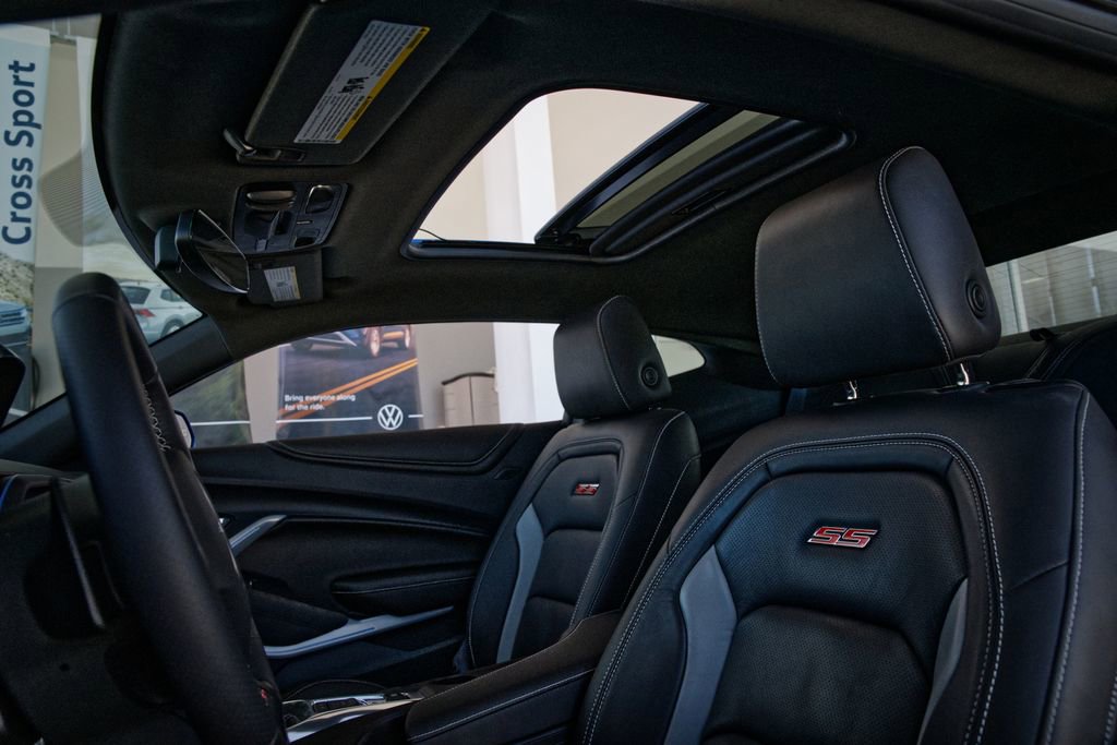Used 2016 Chevrolet Camaro SS RWD image 40