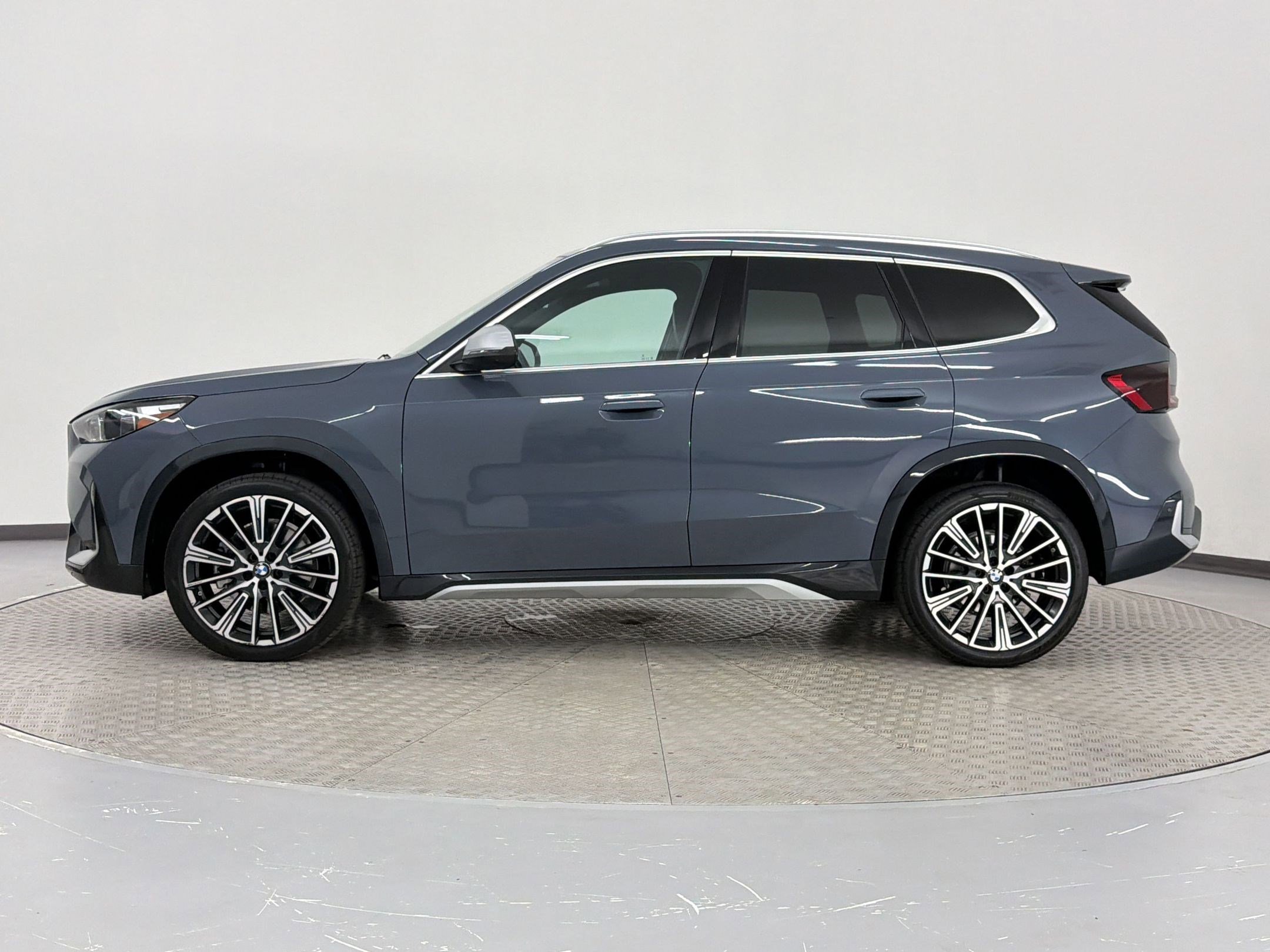 Certified 2024 BMW X1 xDrive28i w/ Premium Package AWD/4WD image 2