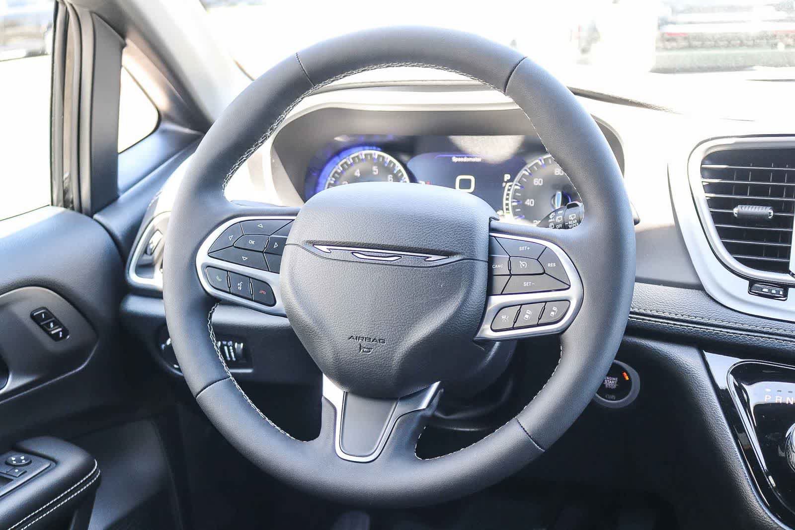 New 2027 Chrysler Pacifica Select FWD image 17