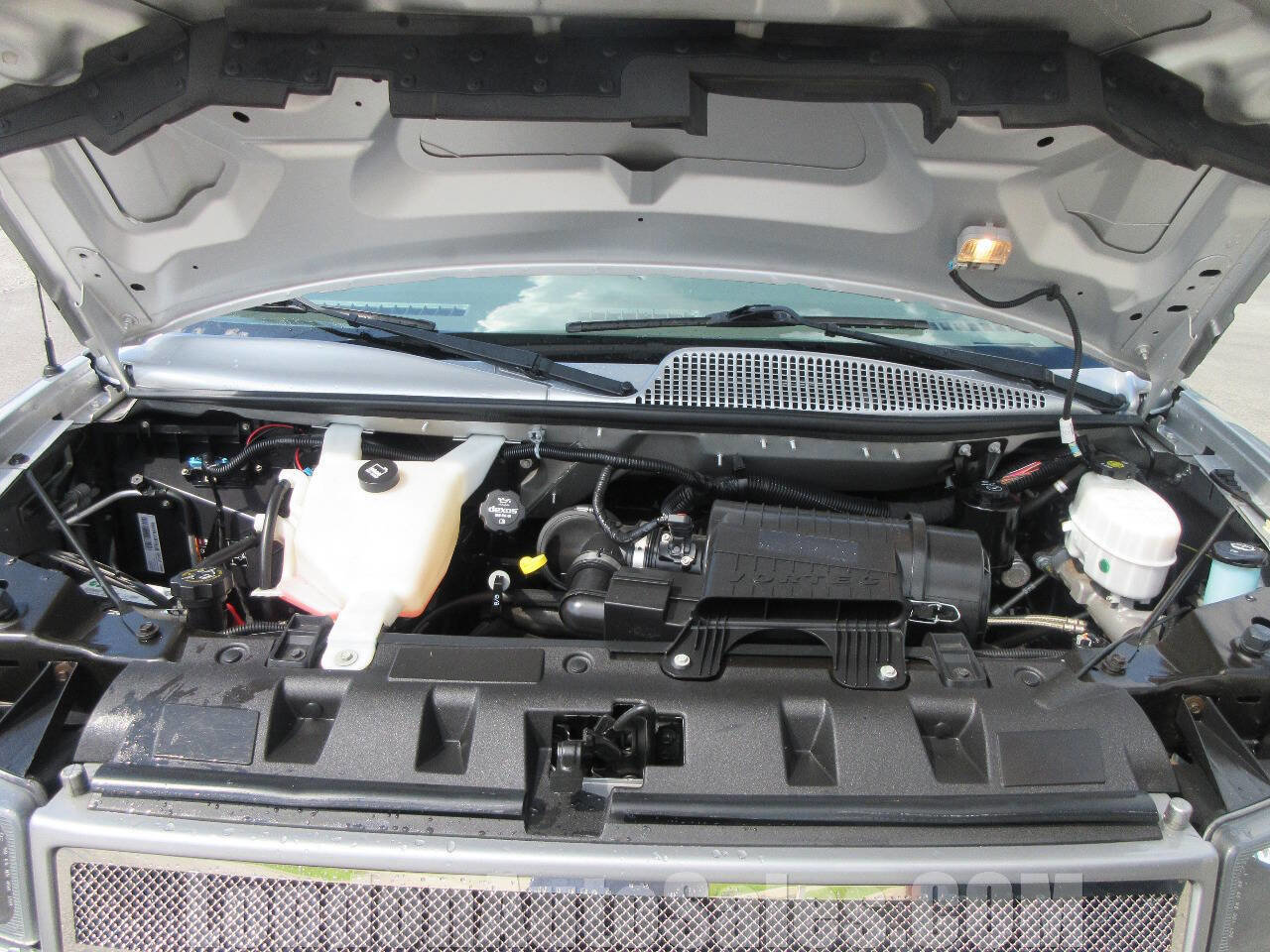 Used 2018 Chevrolet Express 2500 Extended w/ Enhanced Convenience Package image 17