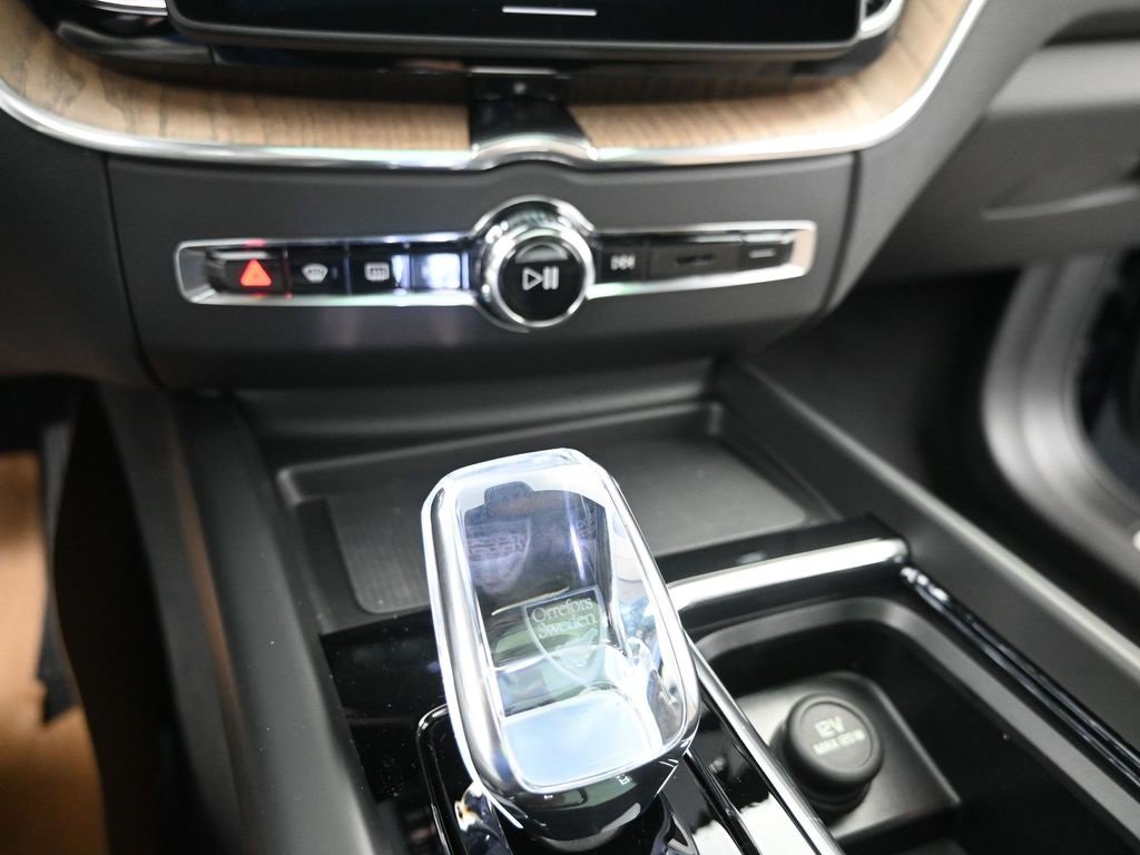 New 2026 Volvo XC60 B5 Plus w/ Protection Package Premier image 24