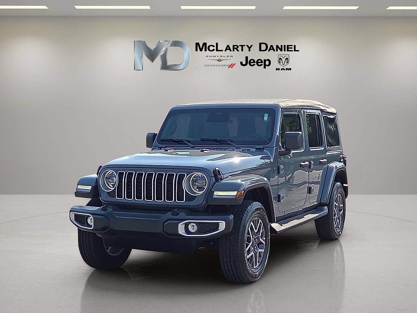 Used 2026 Jeep Wrangler Unlimited Sahara AWD/4WD image 2