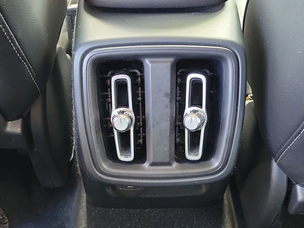 Used 2023 Volvo XC40 B5 Core w/ Convenience Package AWD/4WD image 13