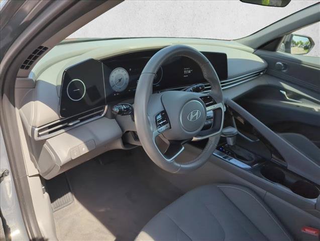 Used 2025 Hyundai Elantra SEL FWD image 14