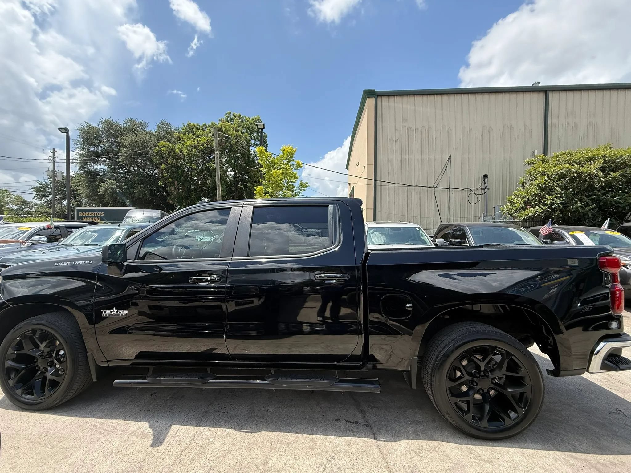 Used 2021 Chevrolet Silverado 1500 LT RWD image 2