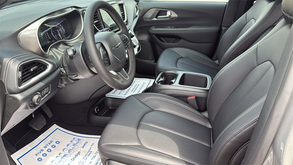 New 2025 Chrysler Pacifica Select image 26