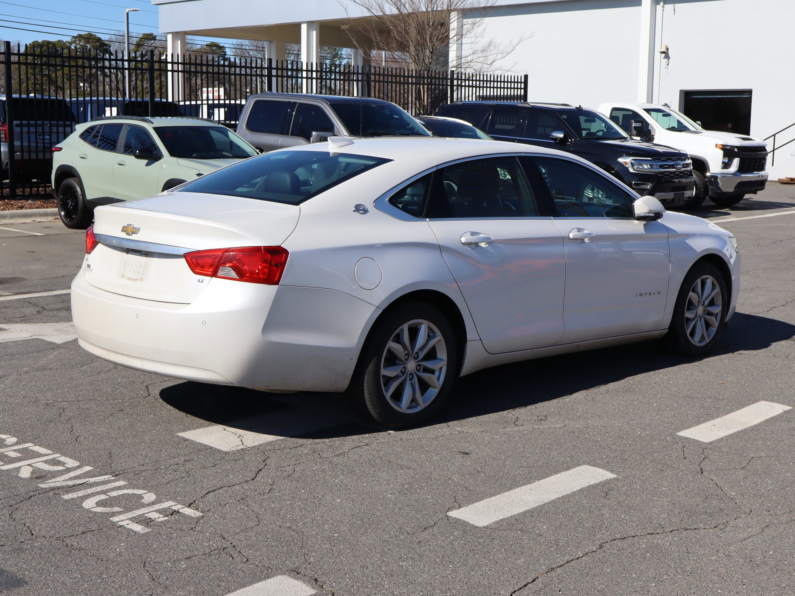 Used 2017 Chevrolet Impala LT w/ Convenience Package image 21