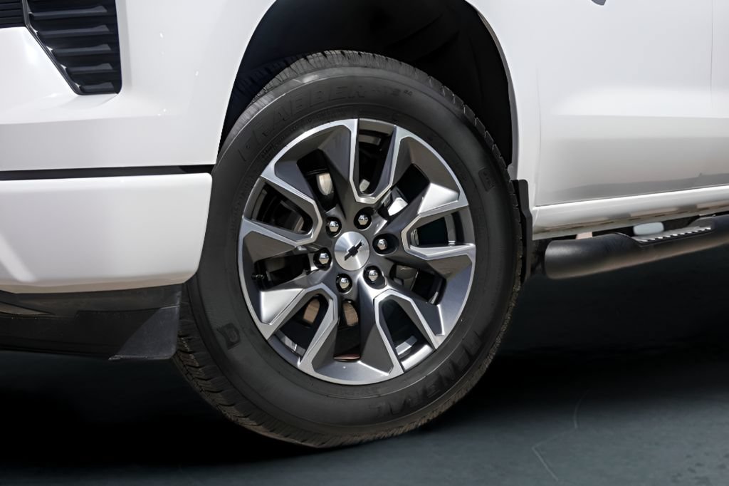 Used 2024 Chevrolet Silverado 1500 RST AWD/4WD image 3