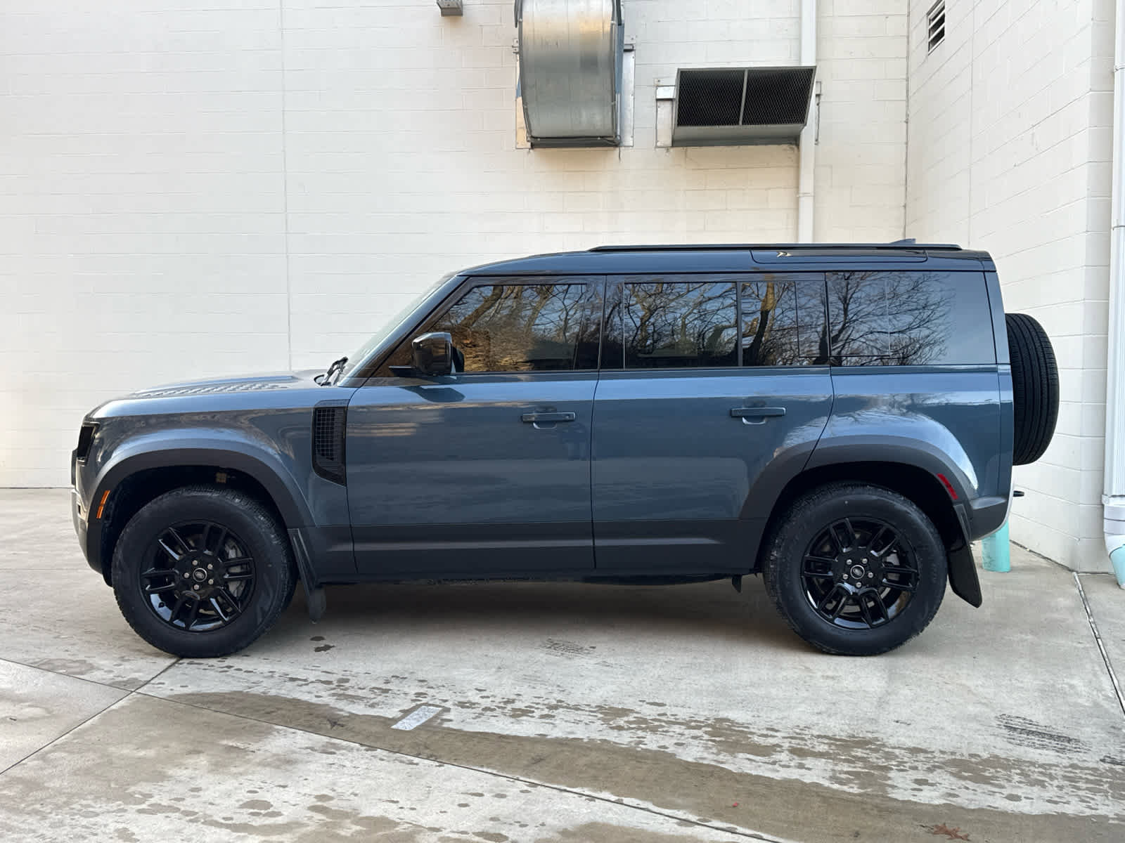 Certified 2025 Land Rover Defender 110 S image 5