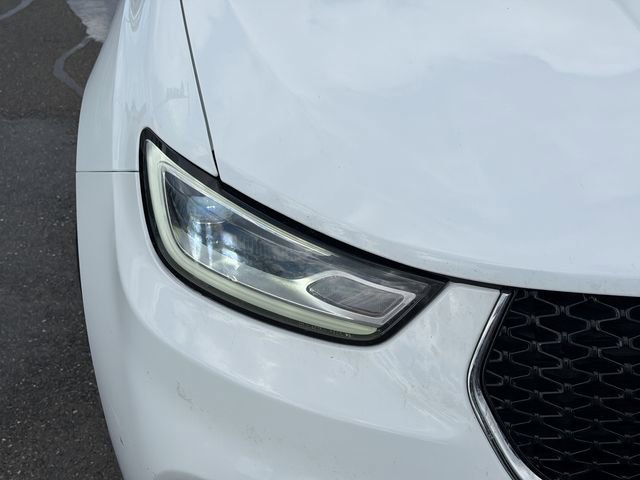 Used 2023 Chrysler Pacifica Touring-L image 5