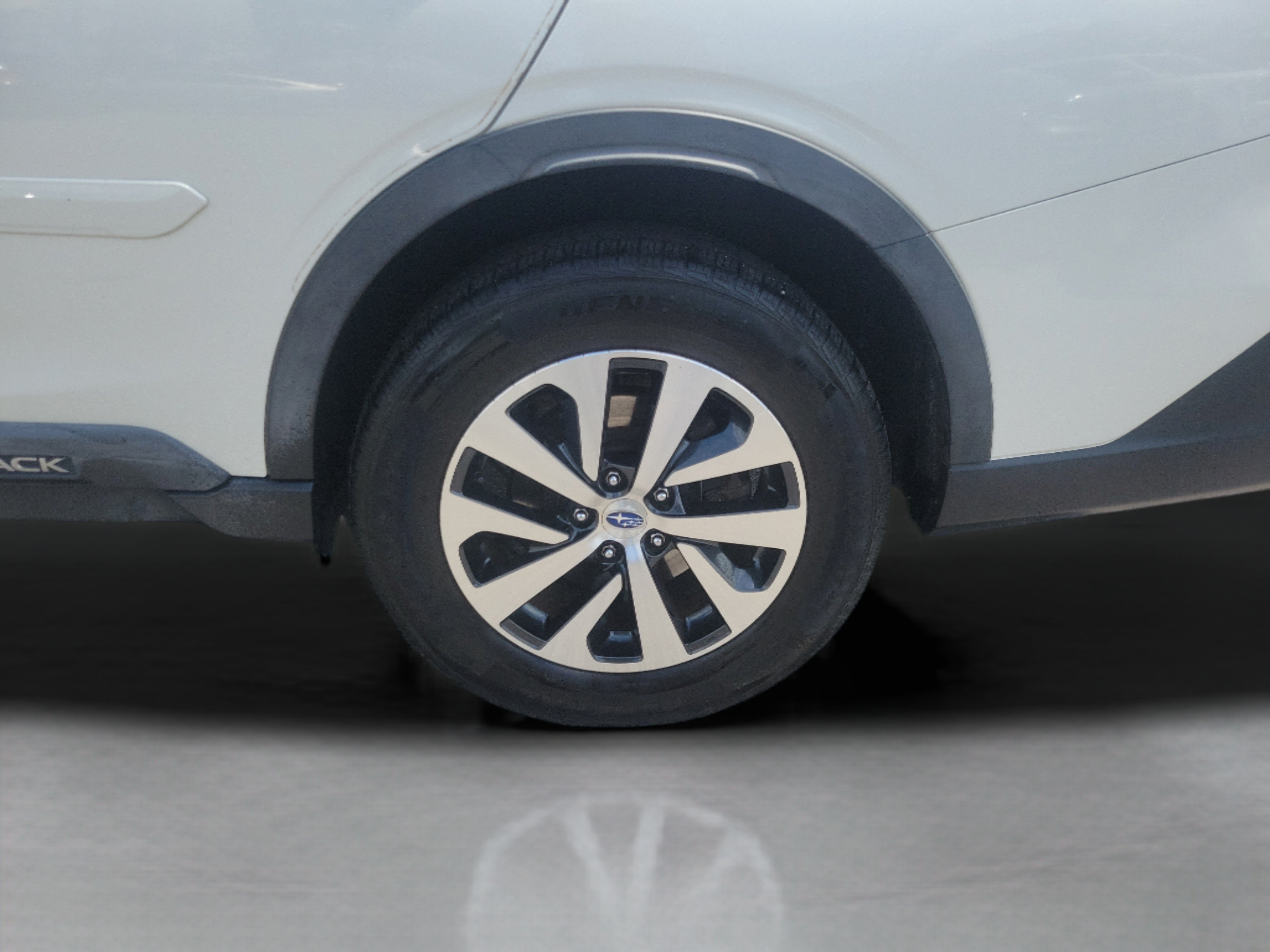 Used 2020 Subaru Outback Premium AWD/4WD image 5