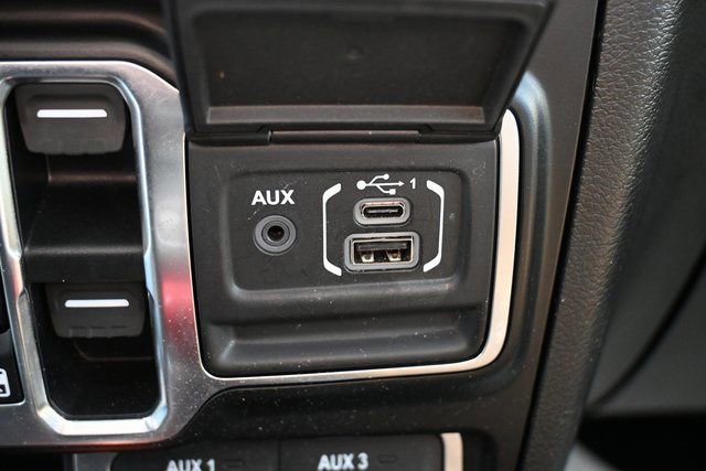 Used 2021 Jeep Wrangler Unlimited Sahara image 29