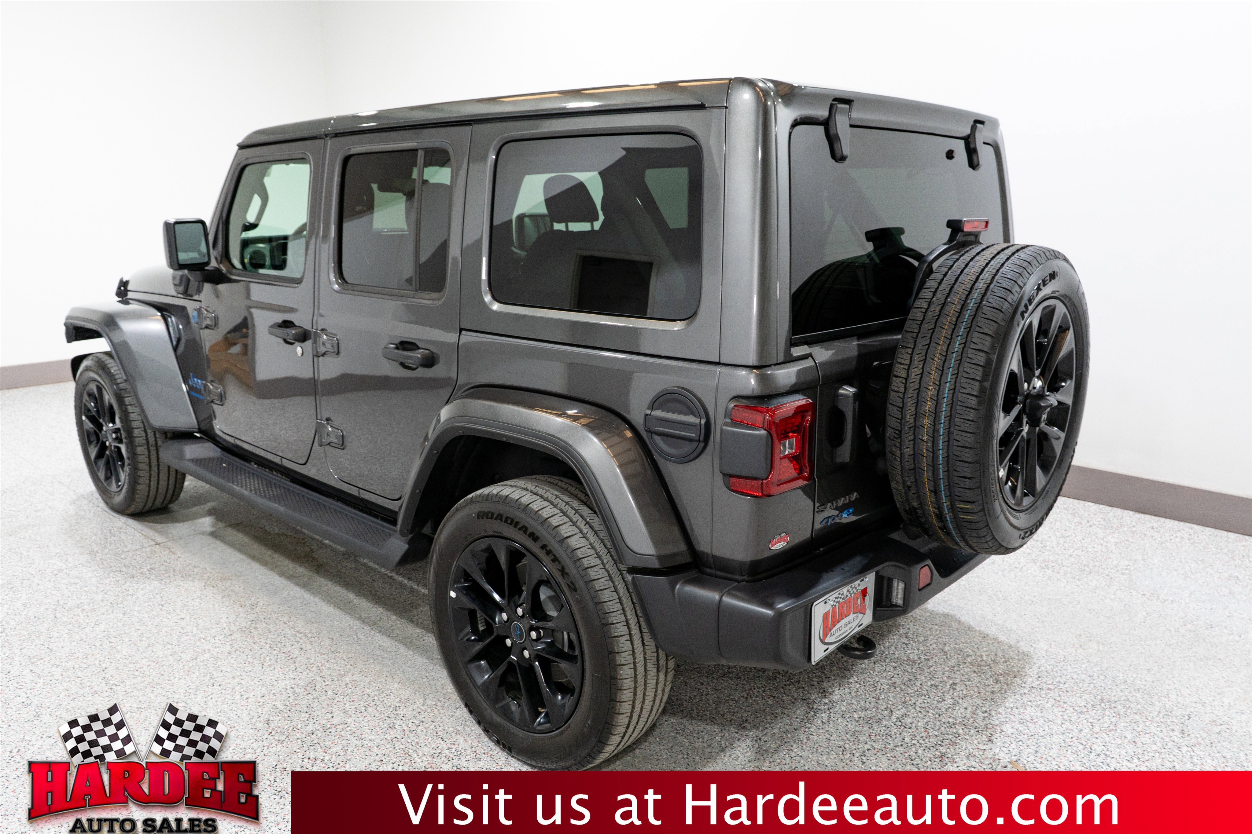 Used 2025 Jeep Wrangler Sahara AWD/4WD image 3