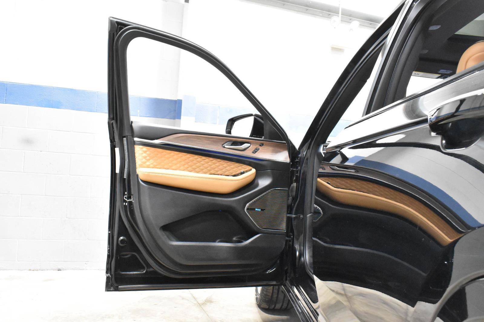 Used 2023 Jeep Grand Cherokee L Summit w/ Advanced Protech Group IV image 12