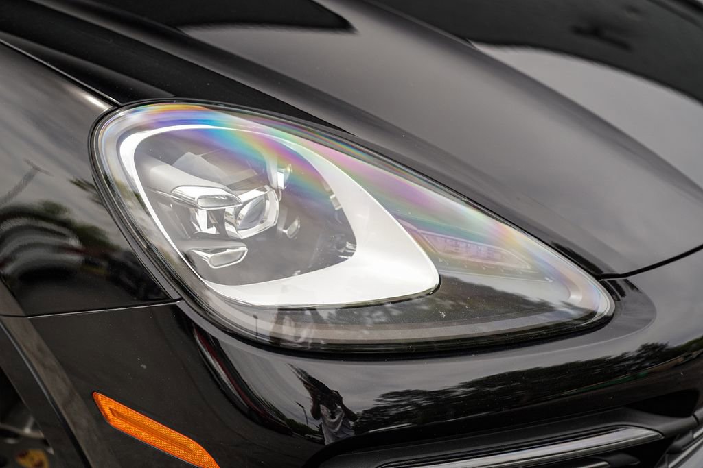 Used 2022 Porsche Cayenne Platinum Edition image 7