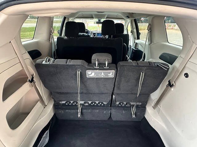 Used 2021 Chrysler Voyager L FWD image 24