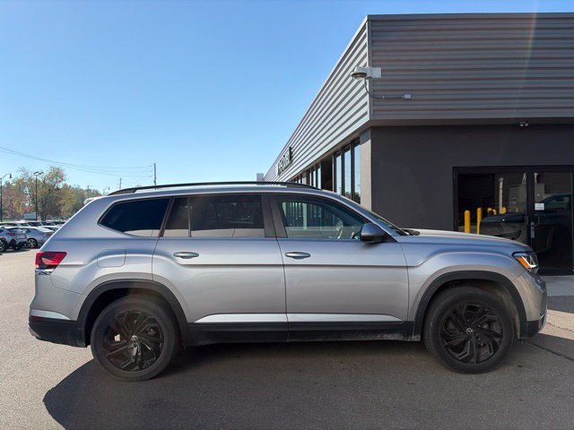 Used 2022 Volkswagen Atlas SE w/ Panoramic Sunroof Package AWD/4WD image 2