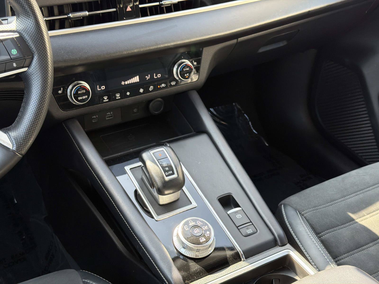 Used 2024 Mitsubishi Outlander AWD image 11