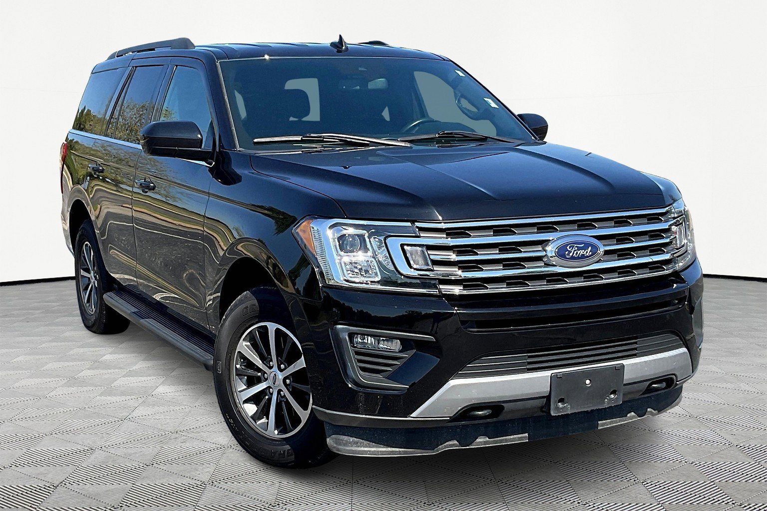 Used 2021 Ford Expedition XLT image 1