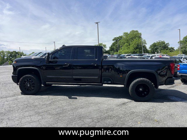 Used 2024 Chevrolet Silverado 3500 High Country w/ High Country Premium Package AWD/4WD image 4