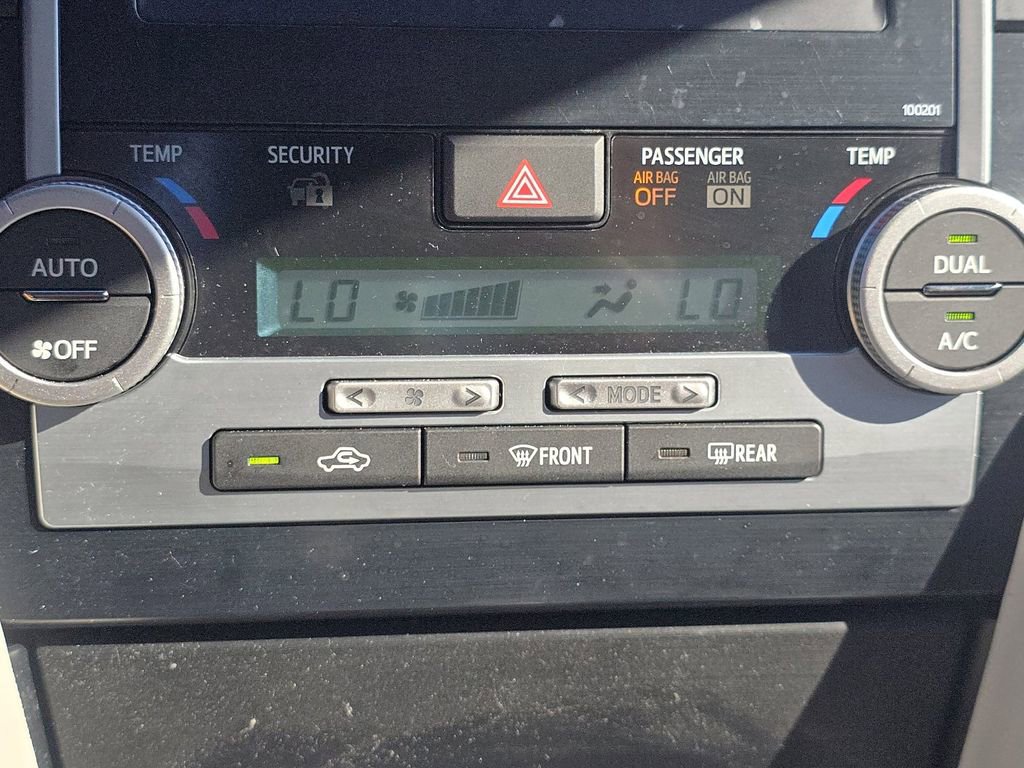 Used 2014 Toyota Camry LE image 27