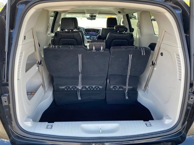 Used 2024 Chrysler Pacifica Touring-L image 20
