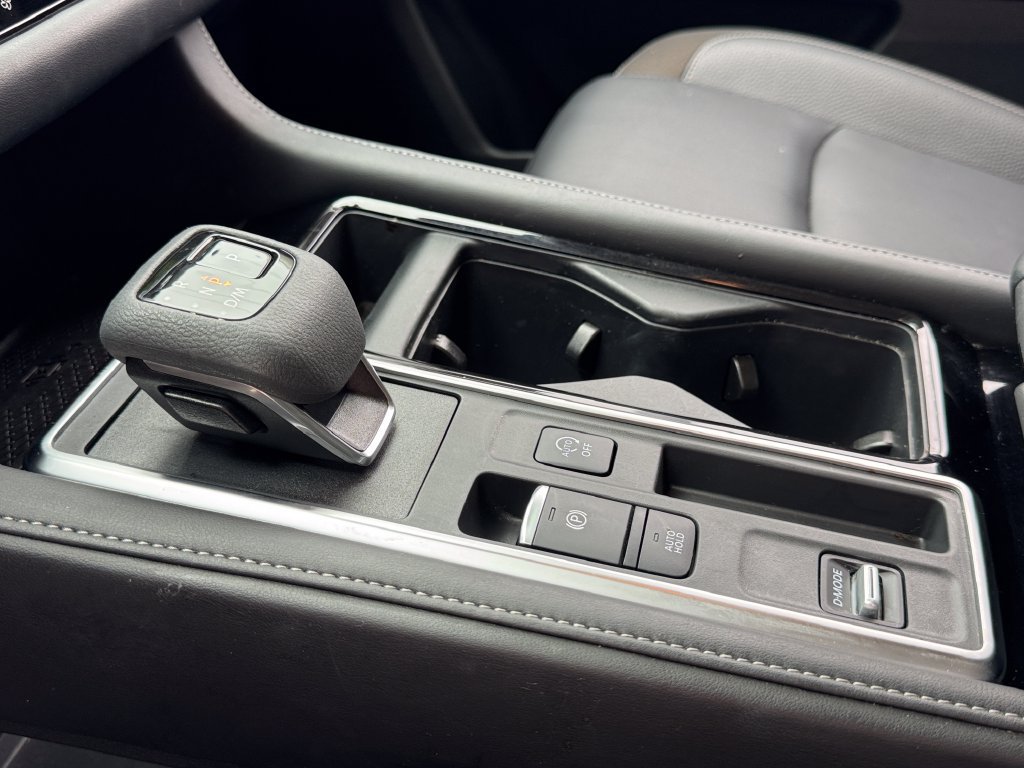 Used 2025 Nissan Pathfinder SL FWD image 21